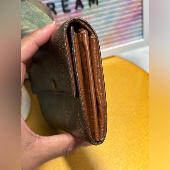 LV Monogram Sarah Wallet💕 - Picture 5 of 12